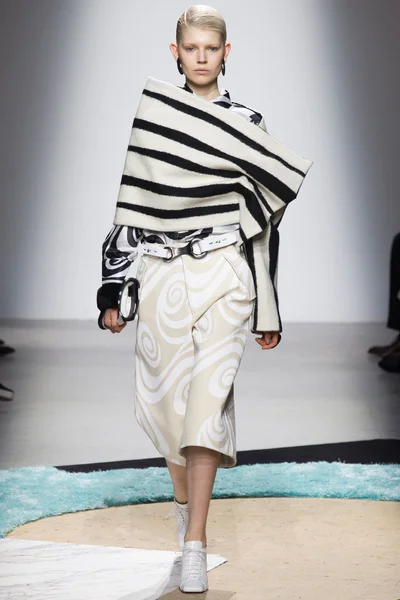 Look 34
